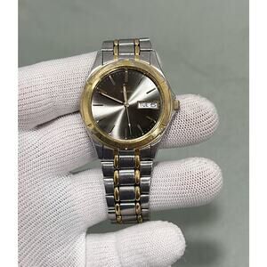 Vintage Seiko 7N43-6A09 Day Date Watch Two Tone Stainless Gold Bezel 7” Wrist
